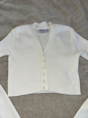 Size S Papaya White Ribbed V-Neck Button Crop Cardigan